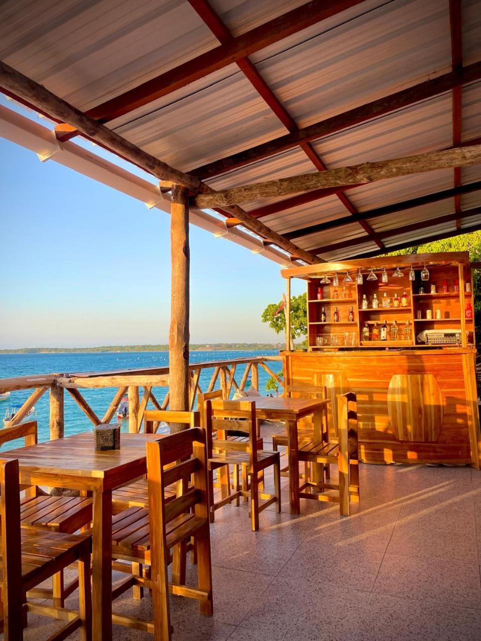 Готель Mandala Beach Club Pendales Екстер'єр фото