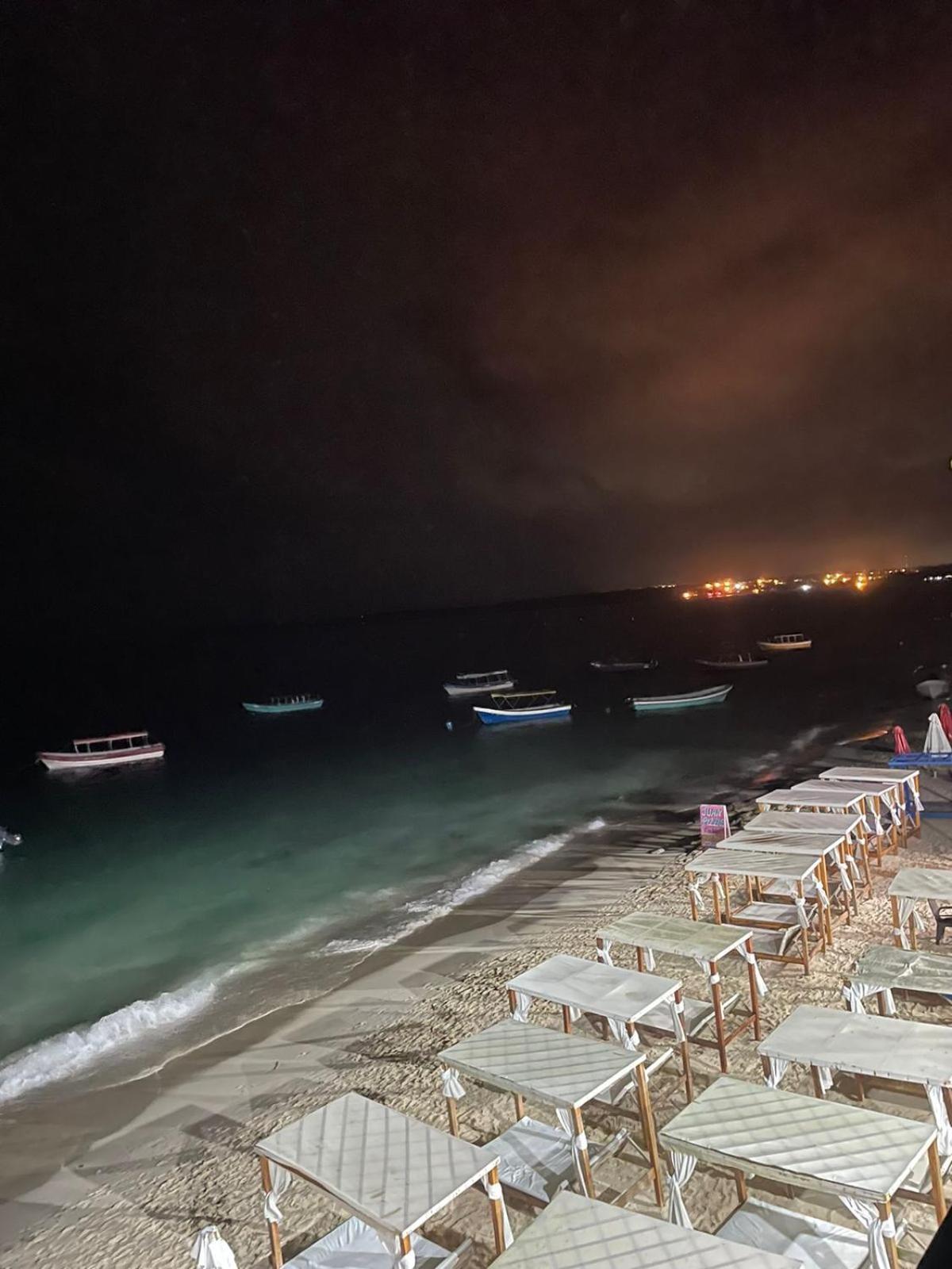 Готель Mandala Beach Club Pendales Екстер'єр фото