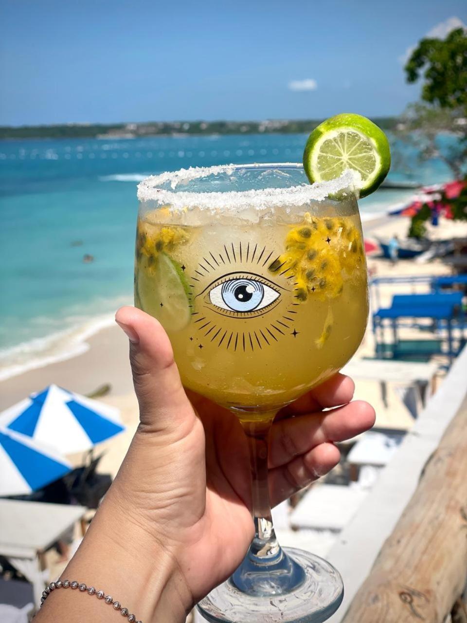 Готель Mandala Beach Club Pendales Екстер'єр фото
