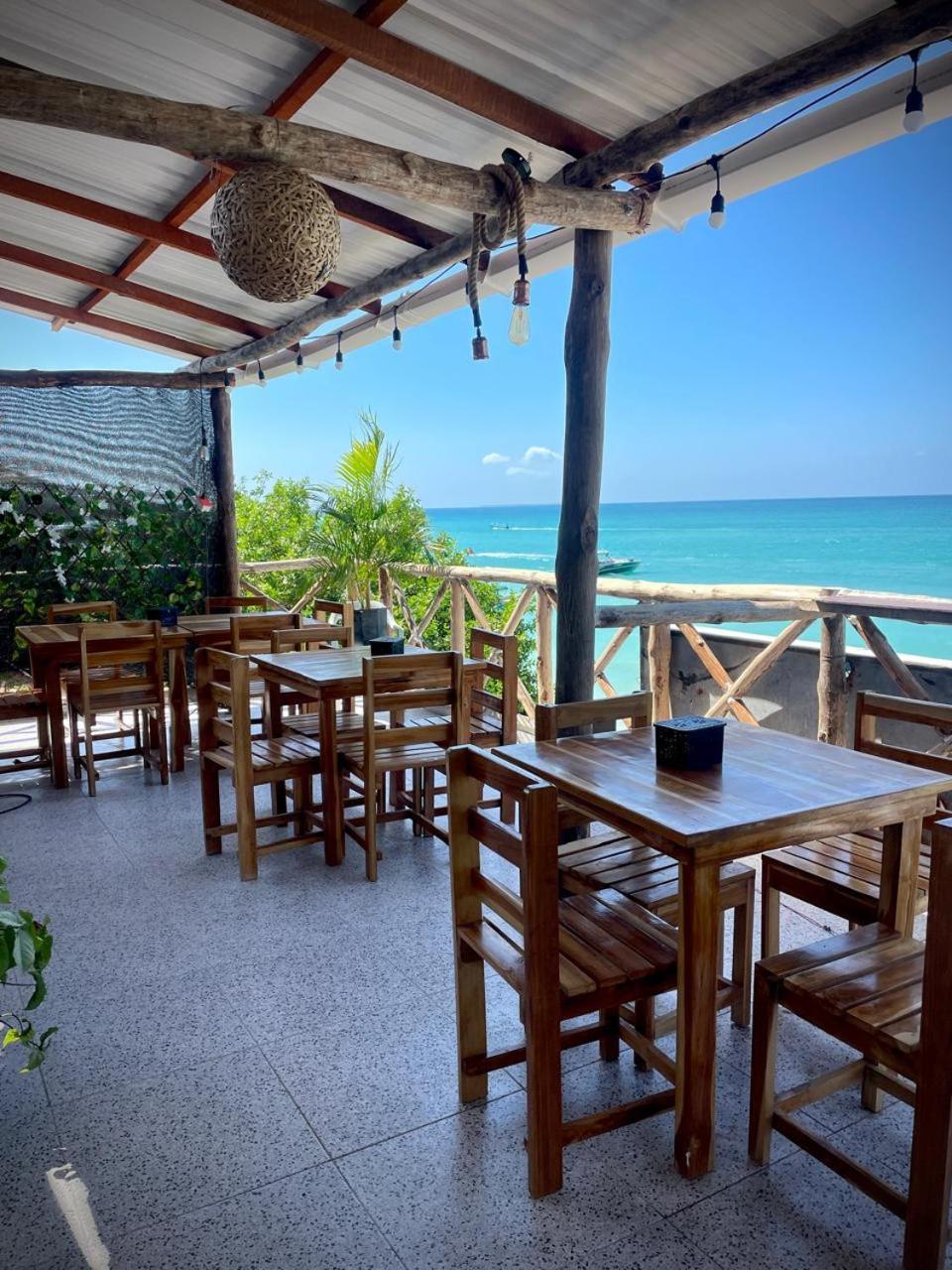 Готель Mandala Beach Club Pendales Екстер'єр фото